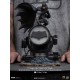 IRON STUDIOS - JUSTICE LEAGUE - BATMAN ON BATSIGNAL DELUXE 1/10