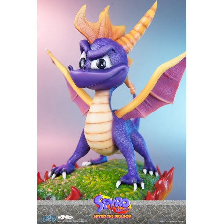 FIRST 4 FIGURES -  SPYRO LE DRAGON